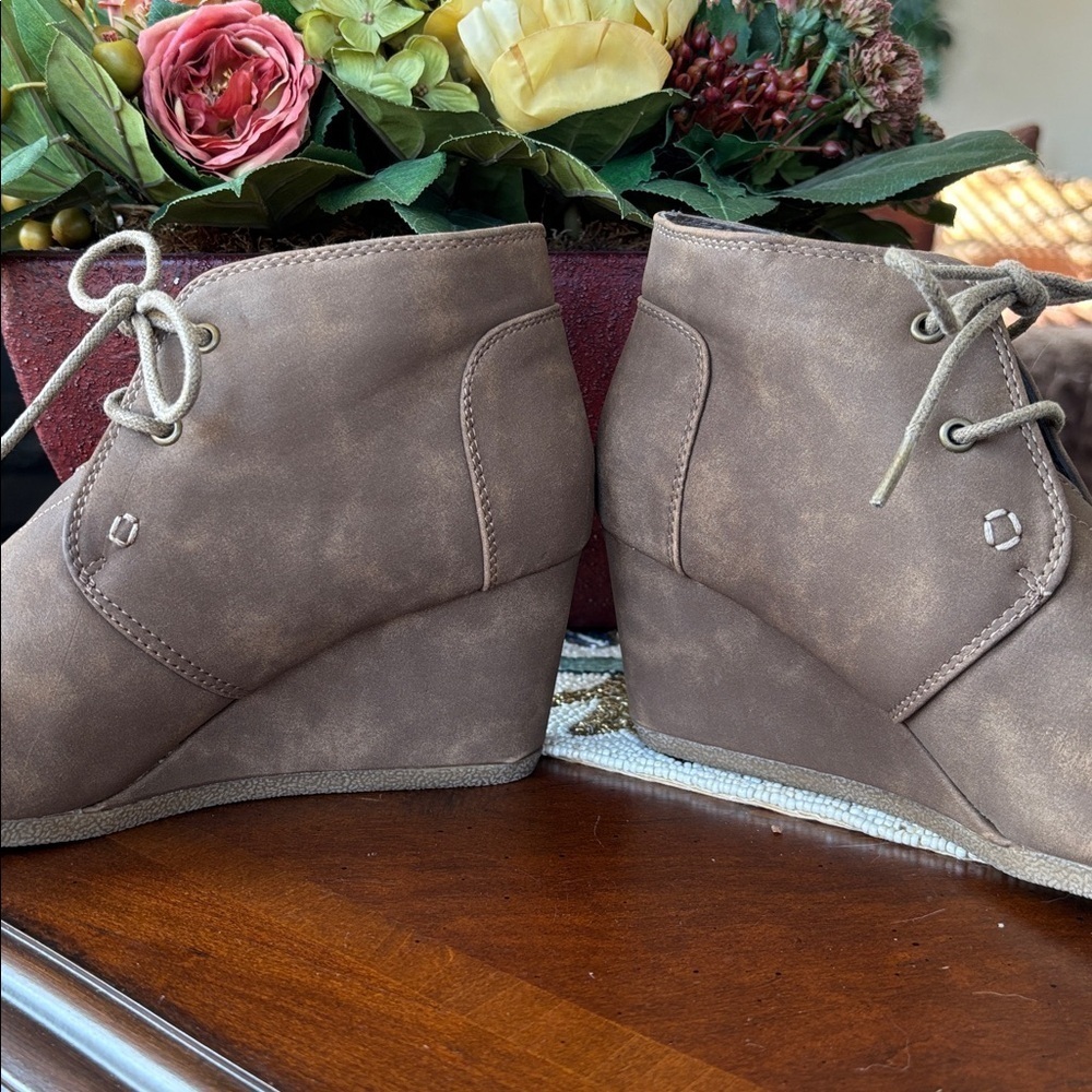 Brand New Natural Reflections Brown Vegan Leather Lace Up Wedge Ankle Boots - Picture 8 of 14